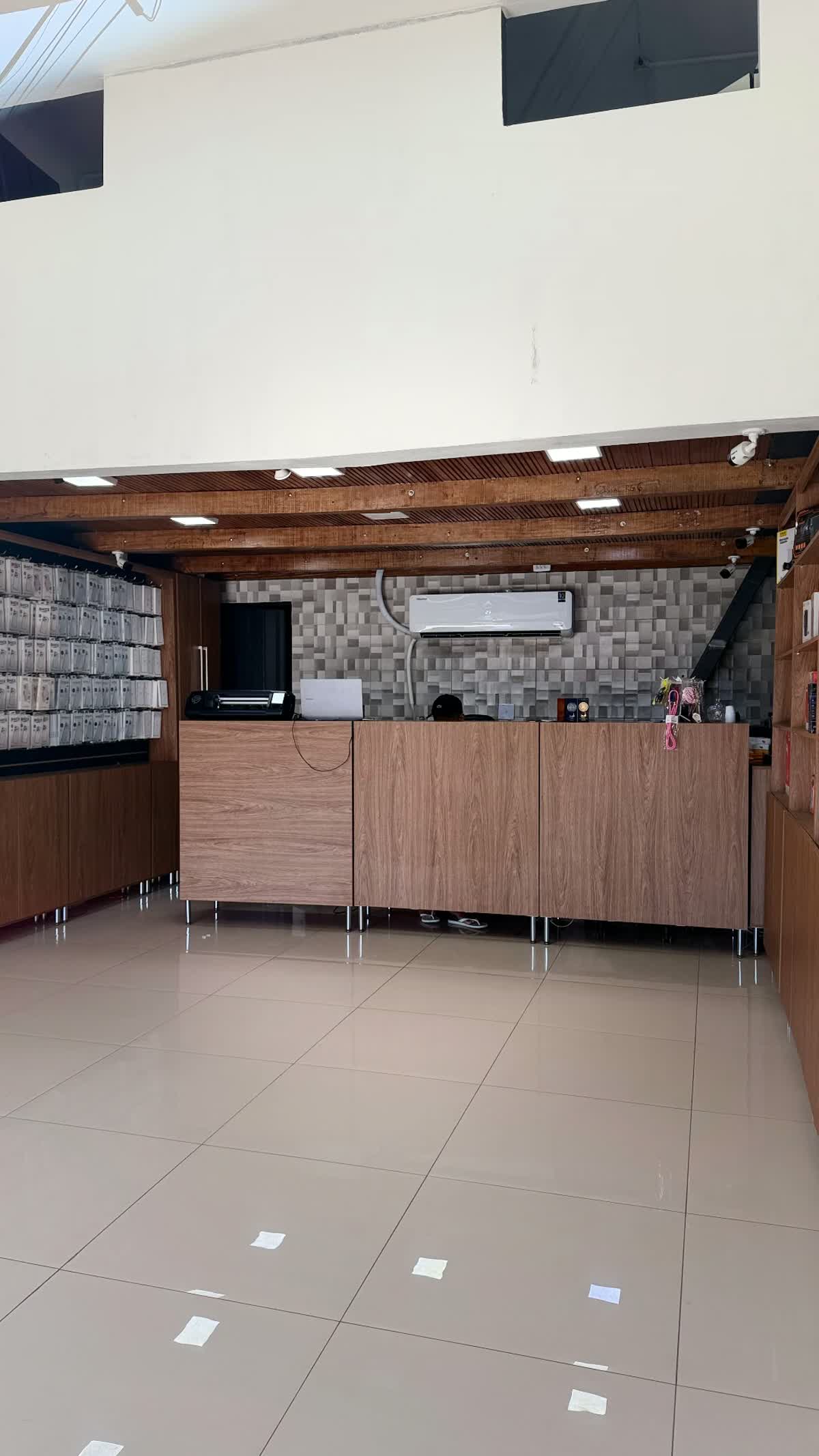 Balcão de atendimento da loja BR Cell